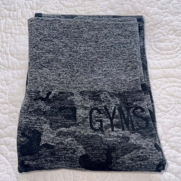 GYMSHARK ADAPT CAMO SEAMLESS LEGGINGS BLACK AND GRAY COLOR SIZE X-SMALL EUC - Picture 4 of 5